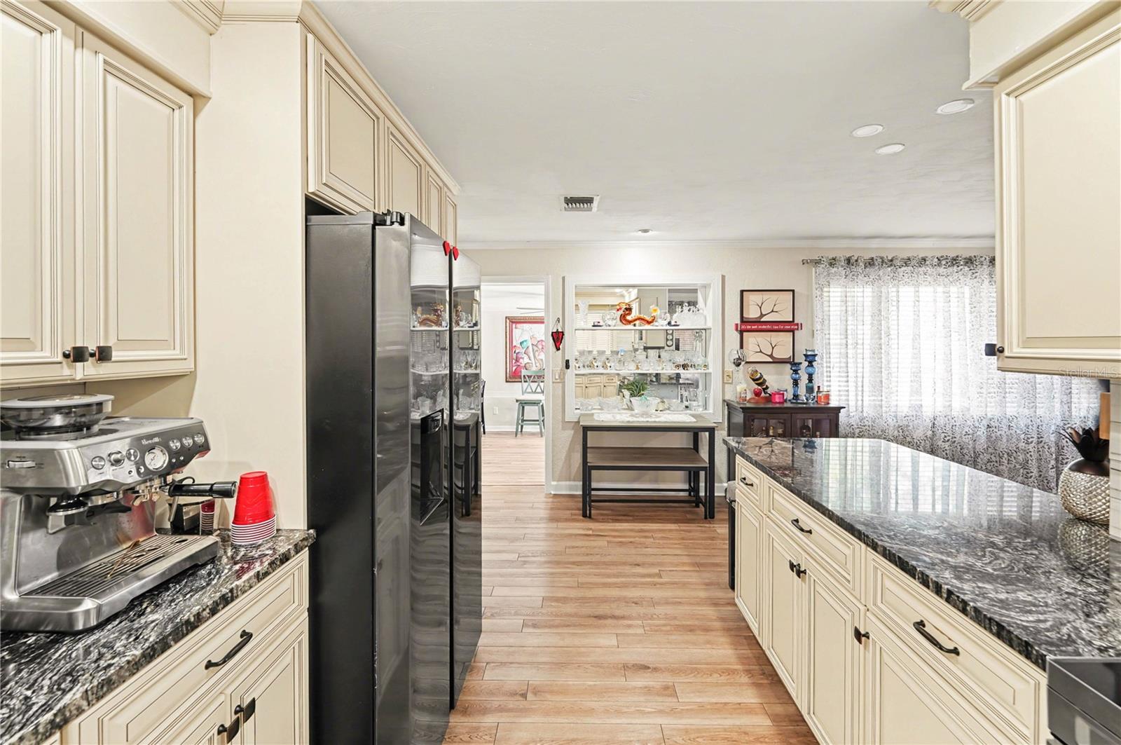 Image 10 of 23 For 1362 Stratford Drive