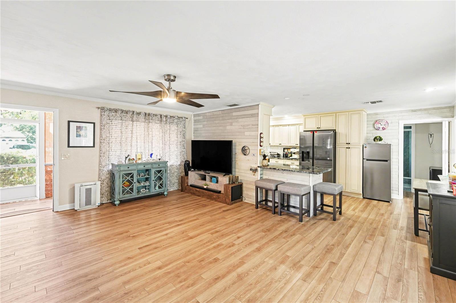 Image 8 of 23 For 1362 Stratford Drive