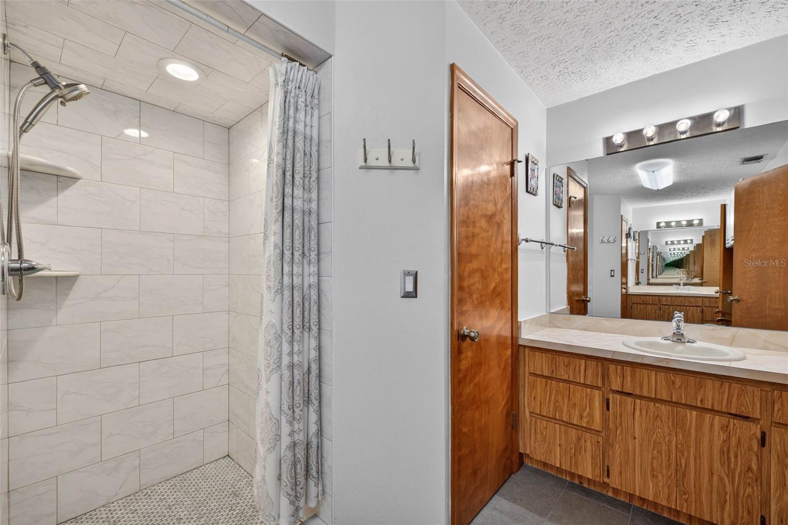 Image 36 of 77 For 37213 Price Drive