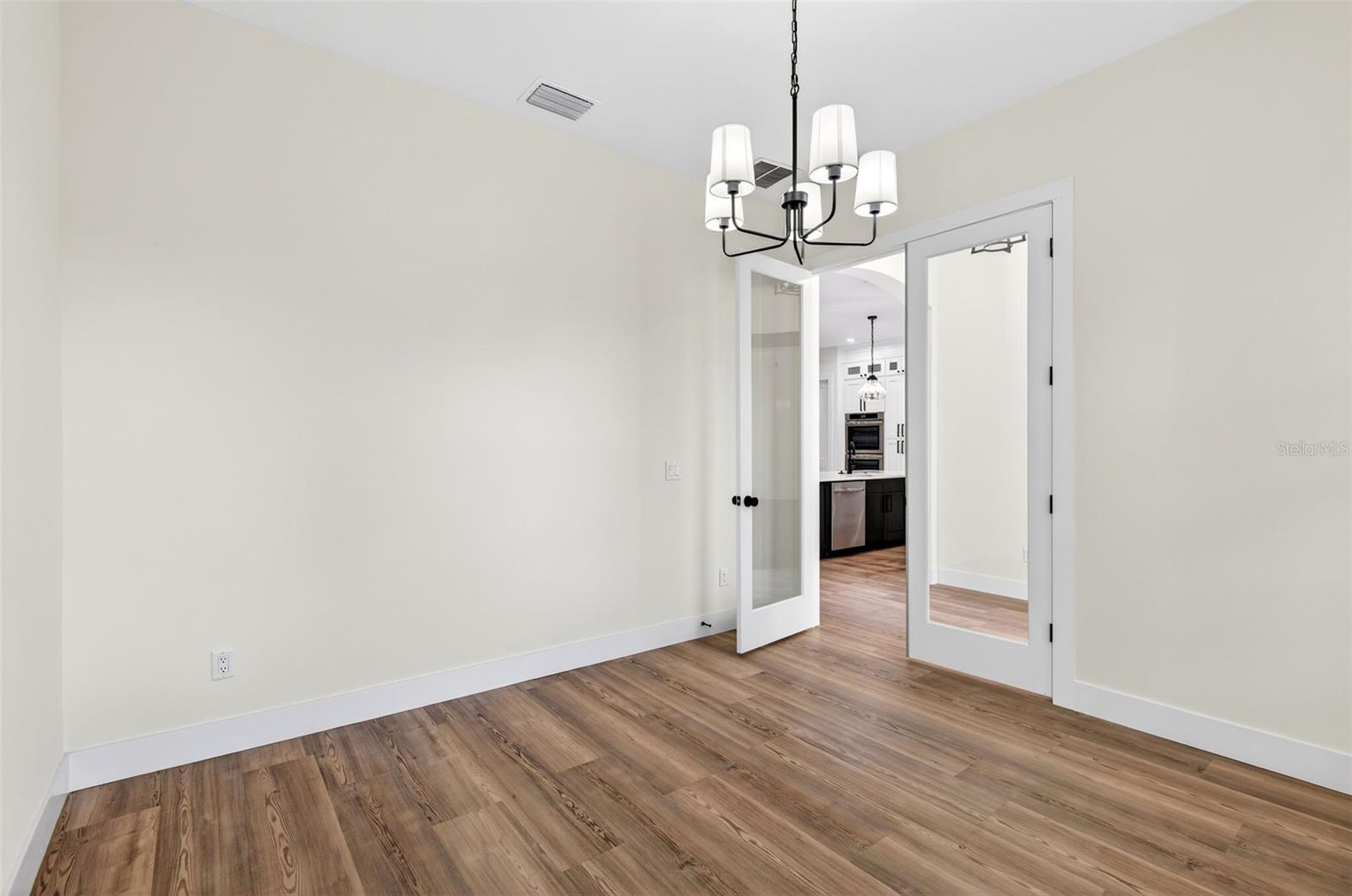 Image 21 of 42 For 37700 Dixie Avenue