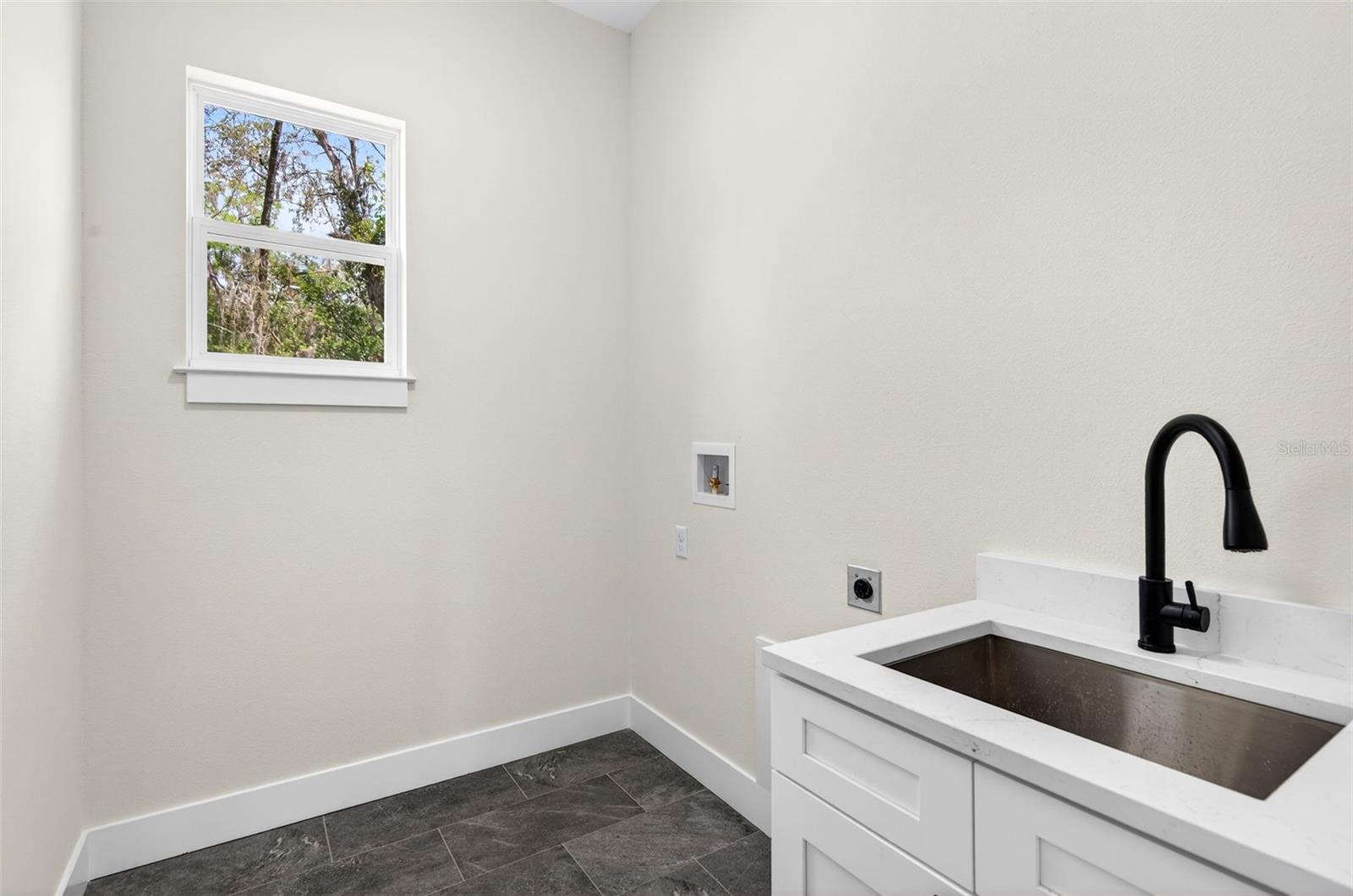 Image 22 of 42 For 37700 Dixie Avenue