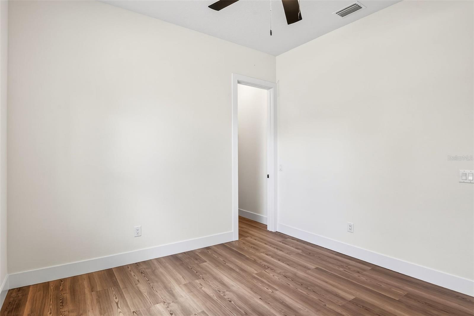 Image 25 of 42 For 37700 Dixie Avenue