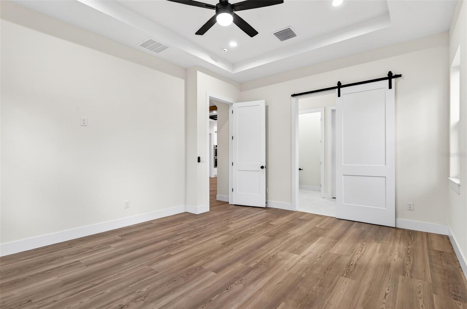 Image 33 of 42 For 37700 Dixie Avenue