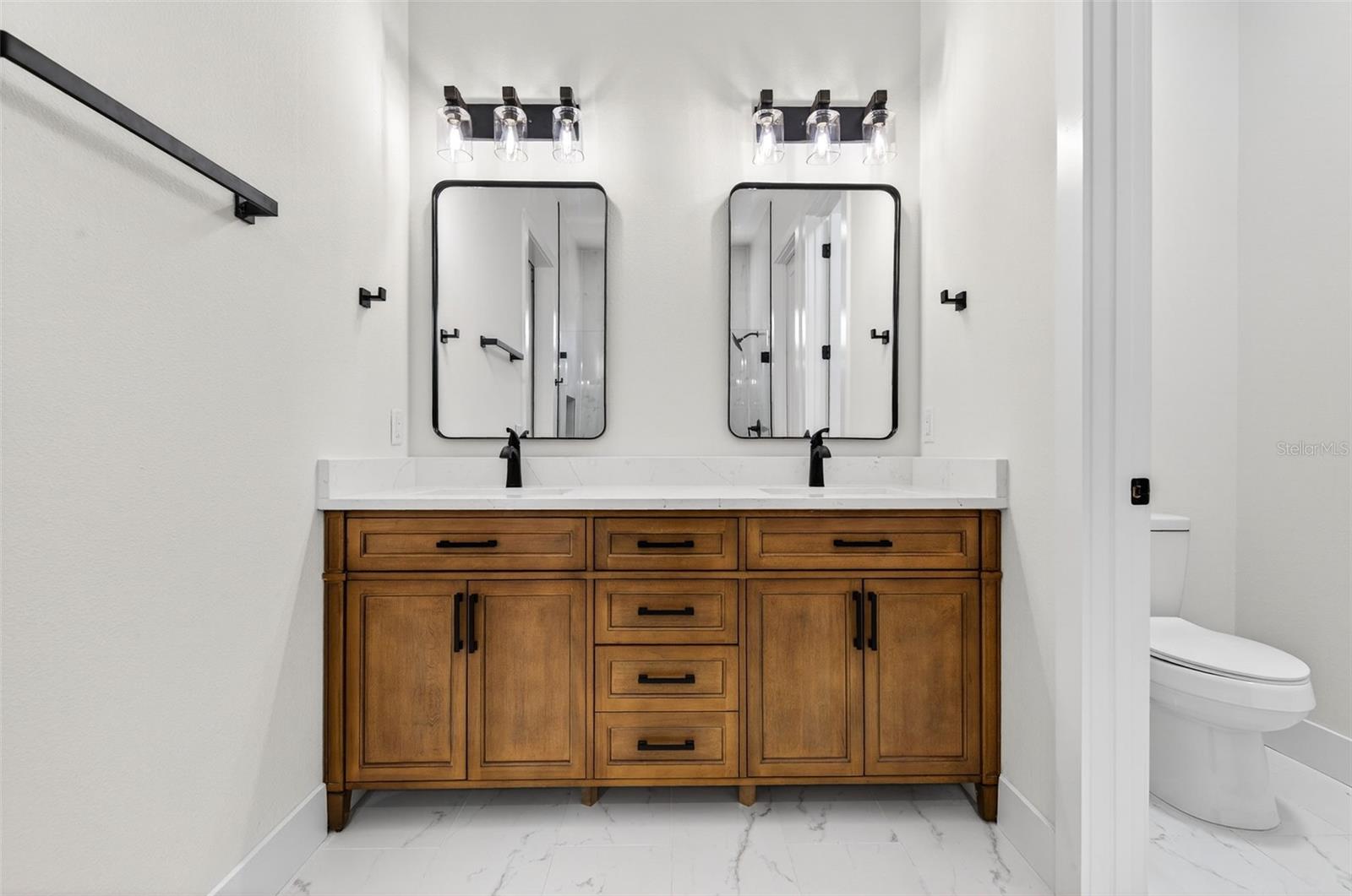 Image 34 of 42 For 37700 Dixie Avenue