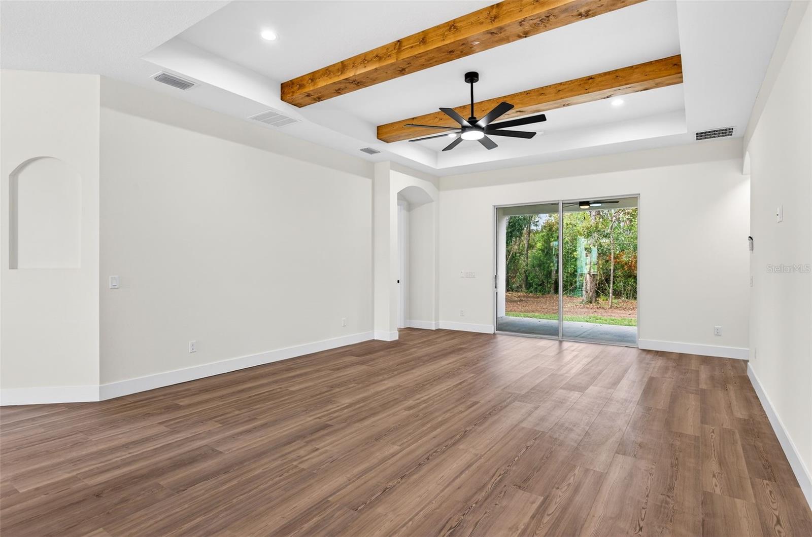 Image 8 of 42 For 37700 Dixie Avenue