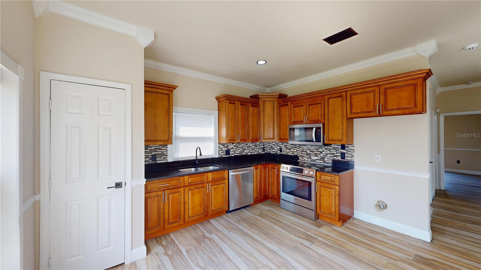 Image 10 of 27 For 10107 14th Street