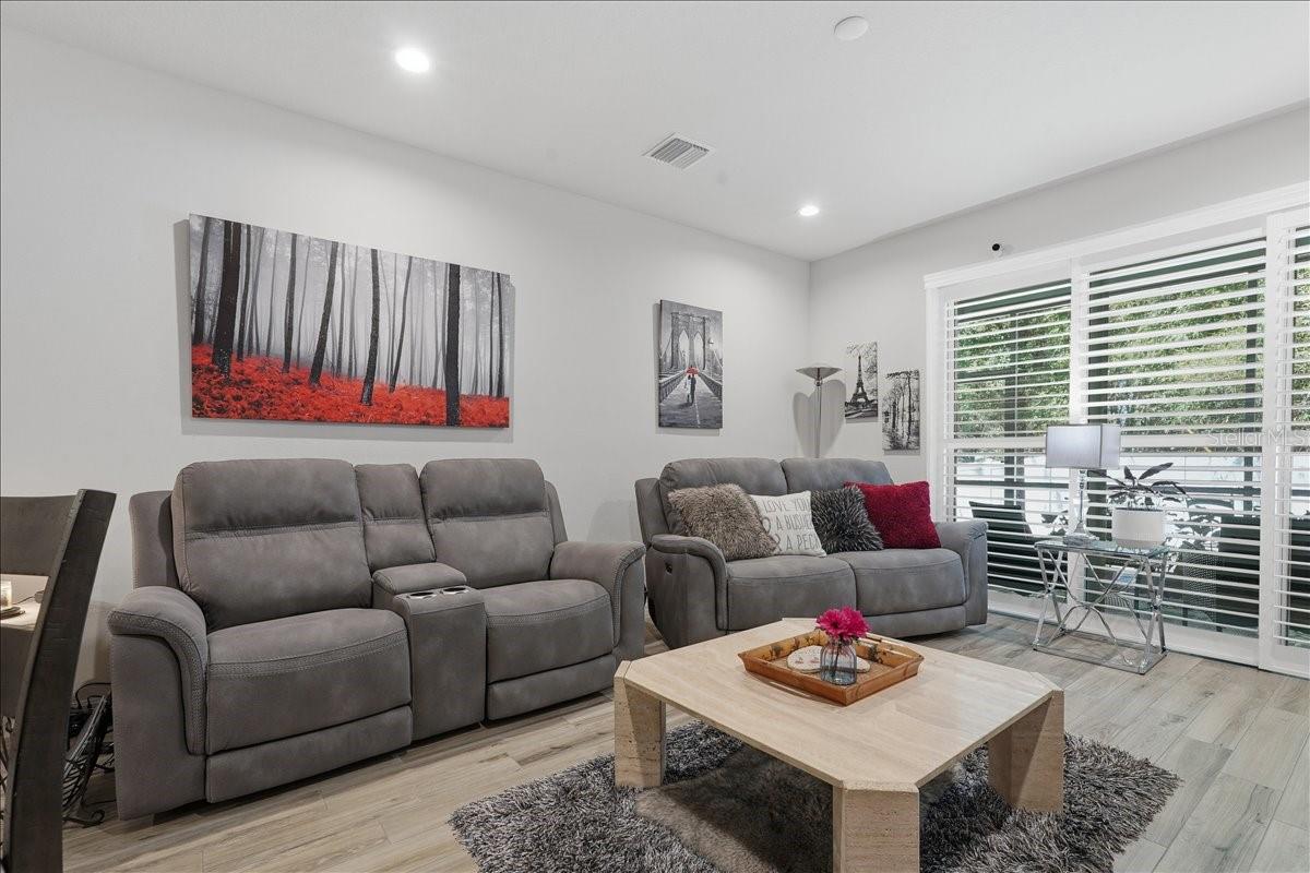 Image 2 of 74 For 1962 Lake Ridge Boulevard