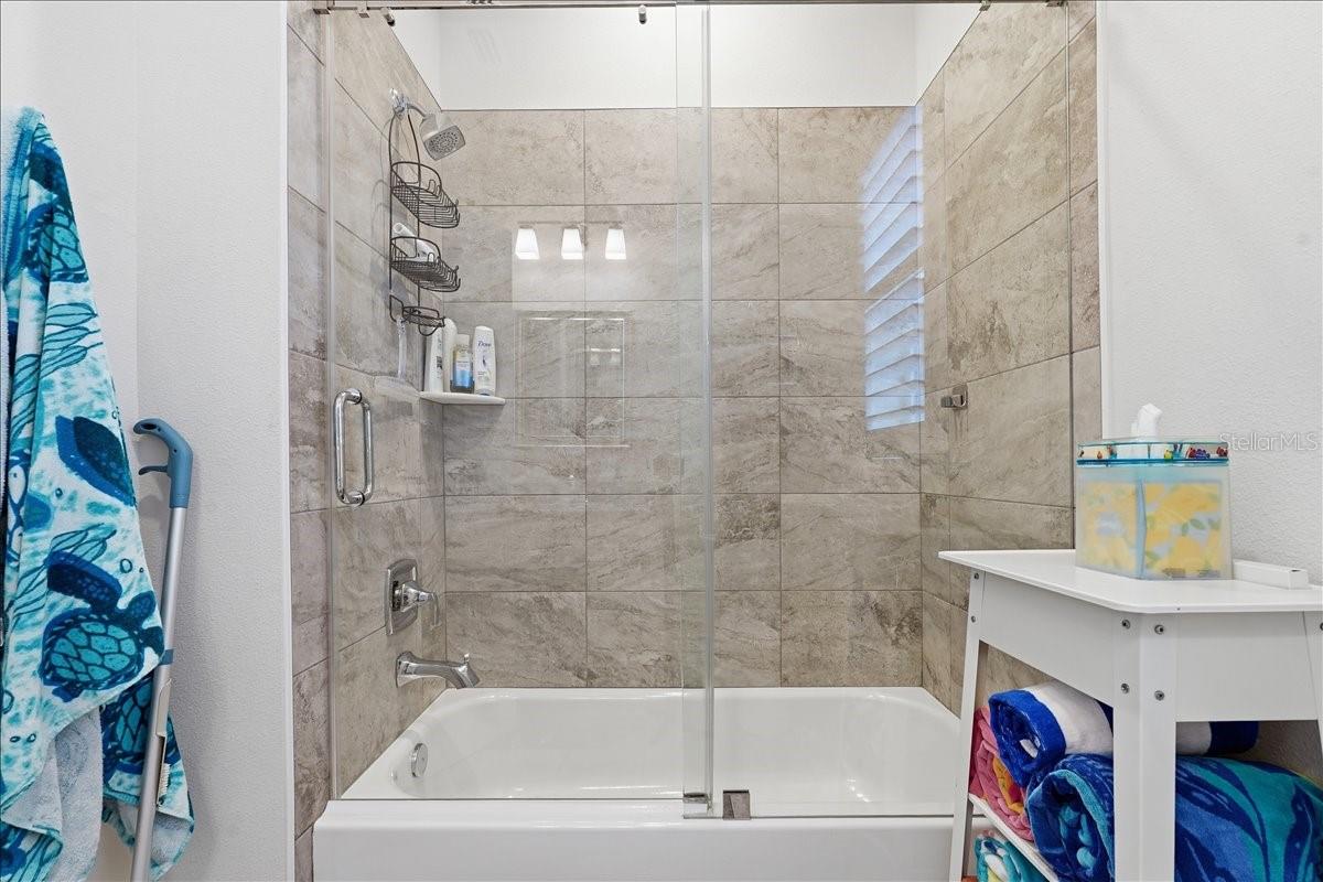 Image 29 of 74 For 1962 Lake Ridge Boulevard