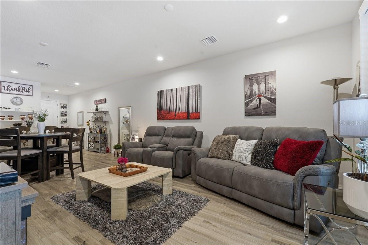 Image 3 of 74 For 1962 Lake Ridge Boulevard