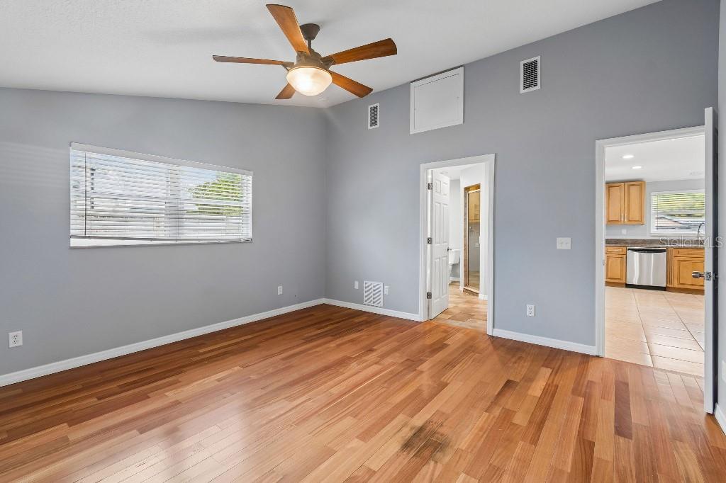 Image 17 of 30 For 994 Brink Avenue