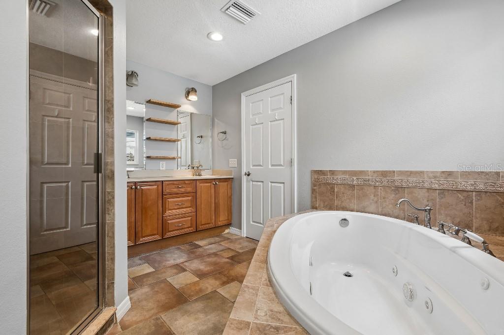 Image 20 of 30 For 994 Brink Avenue