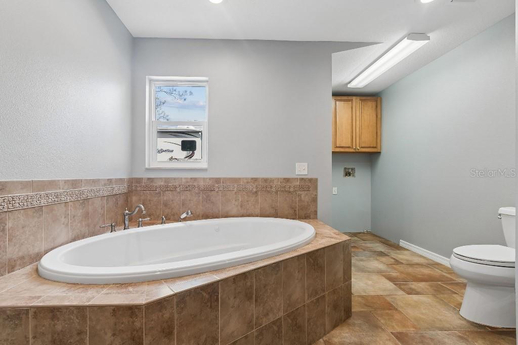 Image 21 of 30 For 994 Brink Avenue