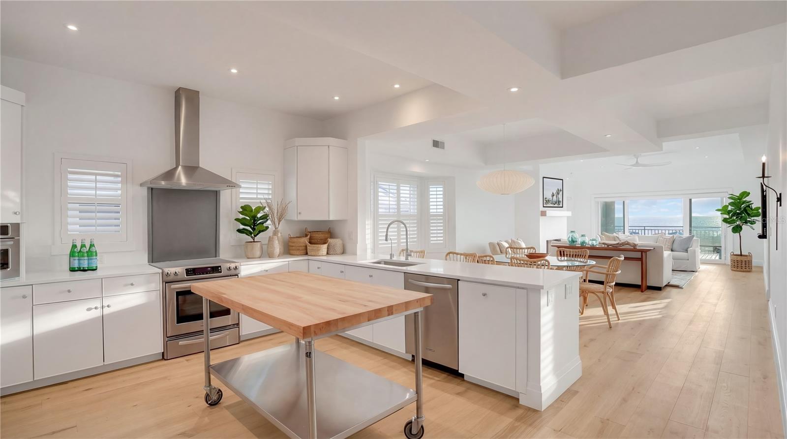 Image 18 of 44 For 3110 1st Street W 101