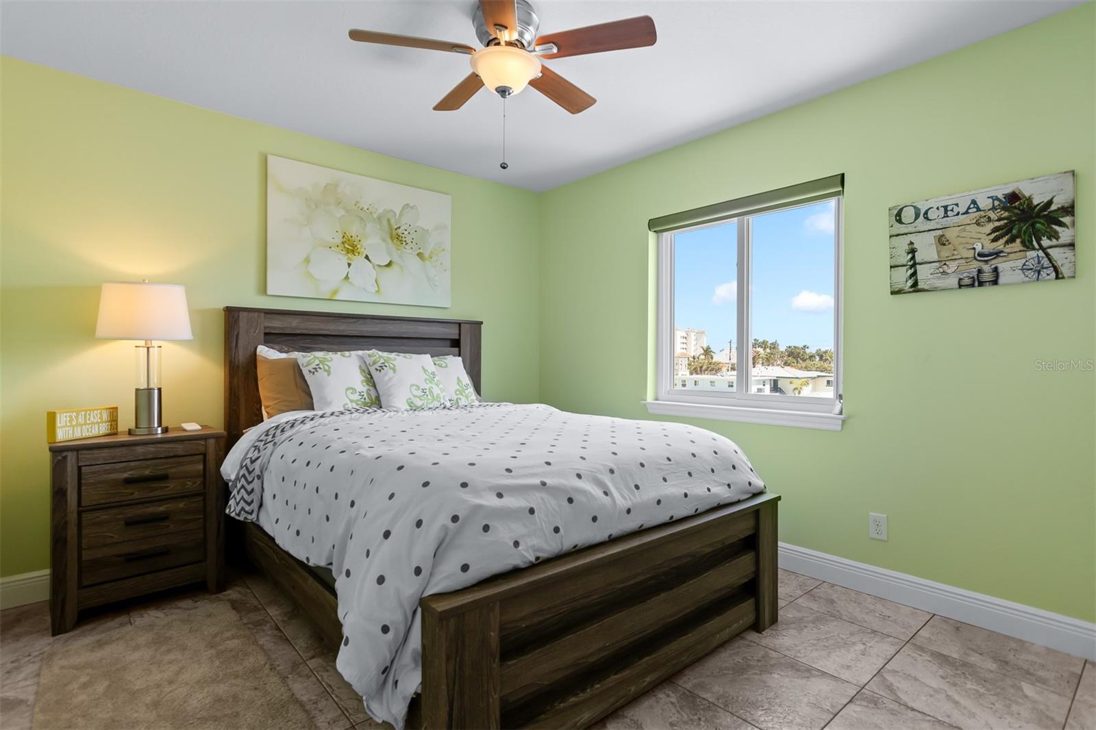 Image 24 of 41 For 17610 Lee Avenue