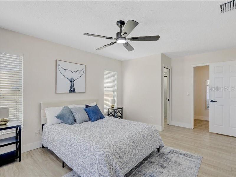 Image 11 of 33 For 6505 64th Lane E