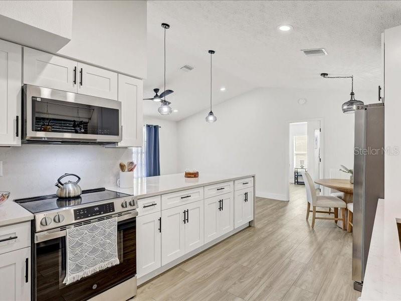 Image 6 of 33 For 6505 64th Lane E