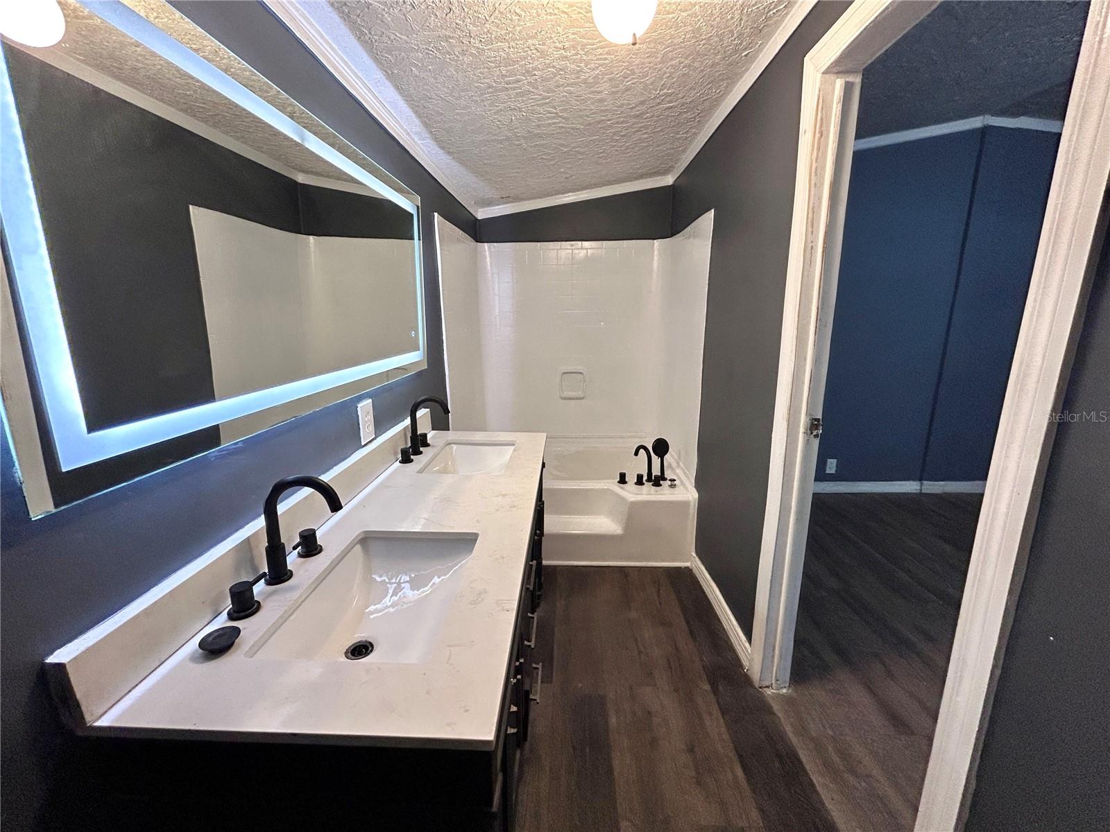 Image 14 of 23 For 10638 Bay Hills Circle