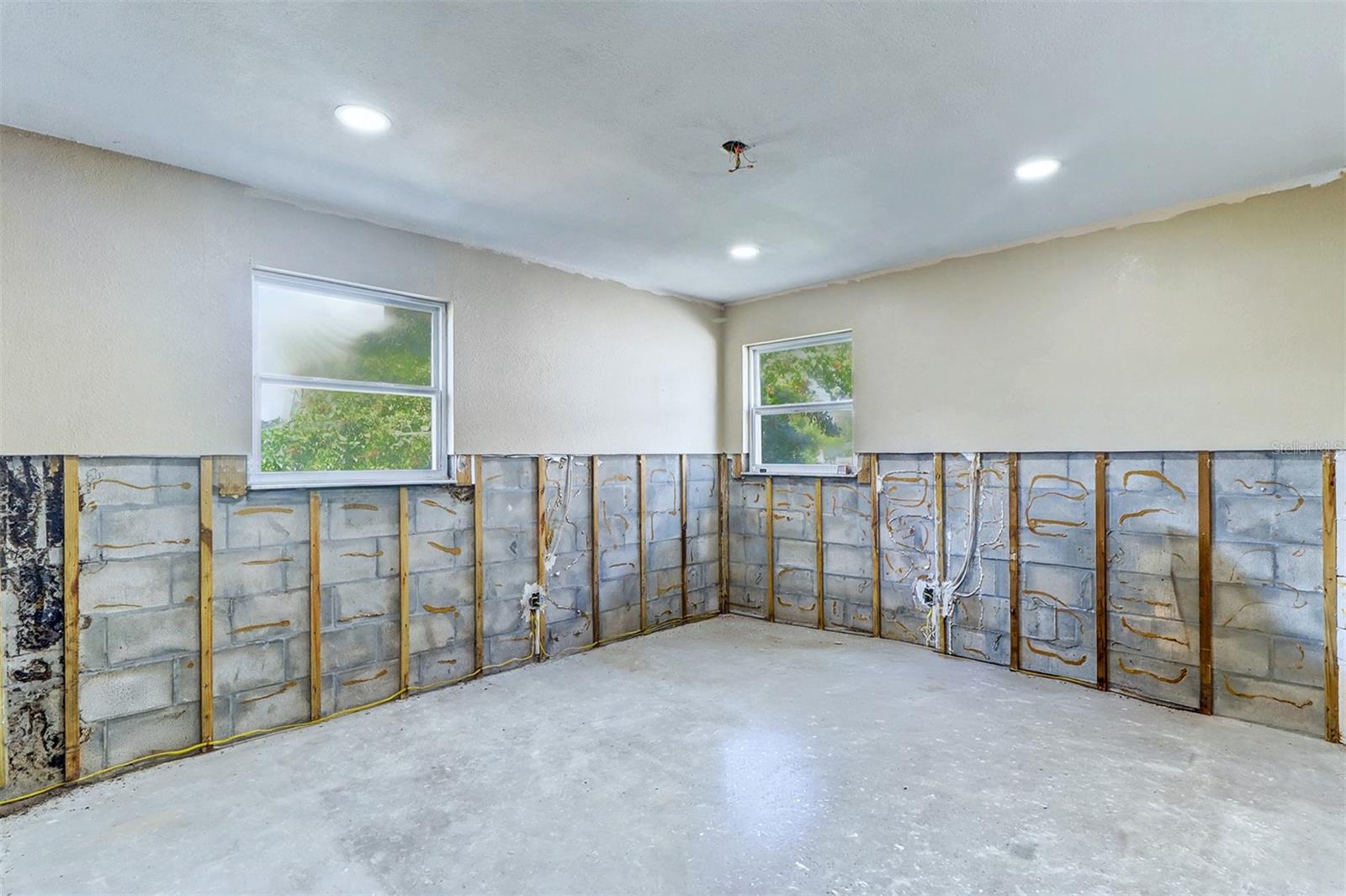 Image 15 of 32 For 8751 Orient Way Ne