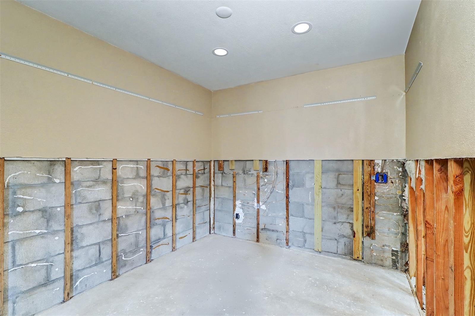 Image 17 of 32 For 8751 Orient Way Ne