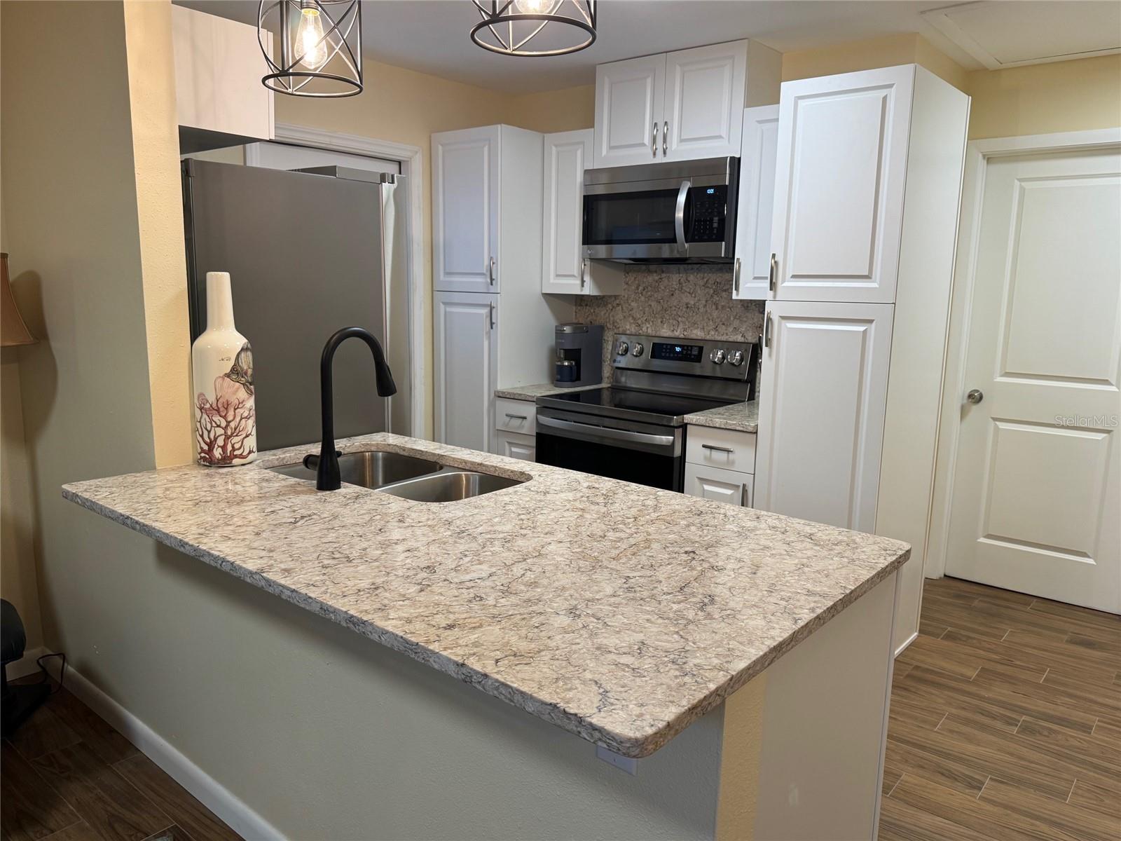 Image 2 of 16 For 1009 Sumner Boulevard C