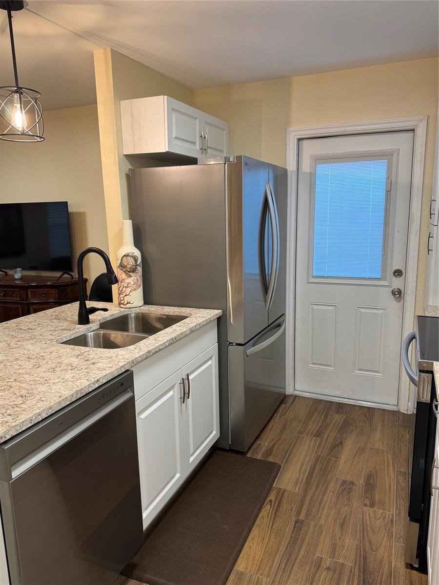 Image 3 of 16 For 1009 Sumner Boulevard C