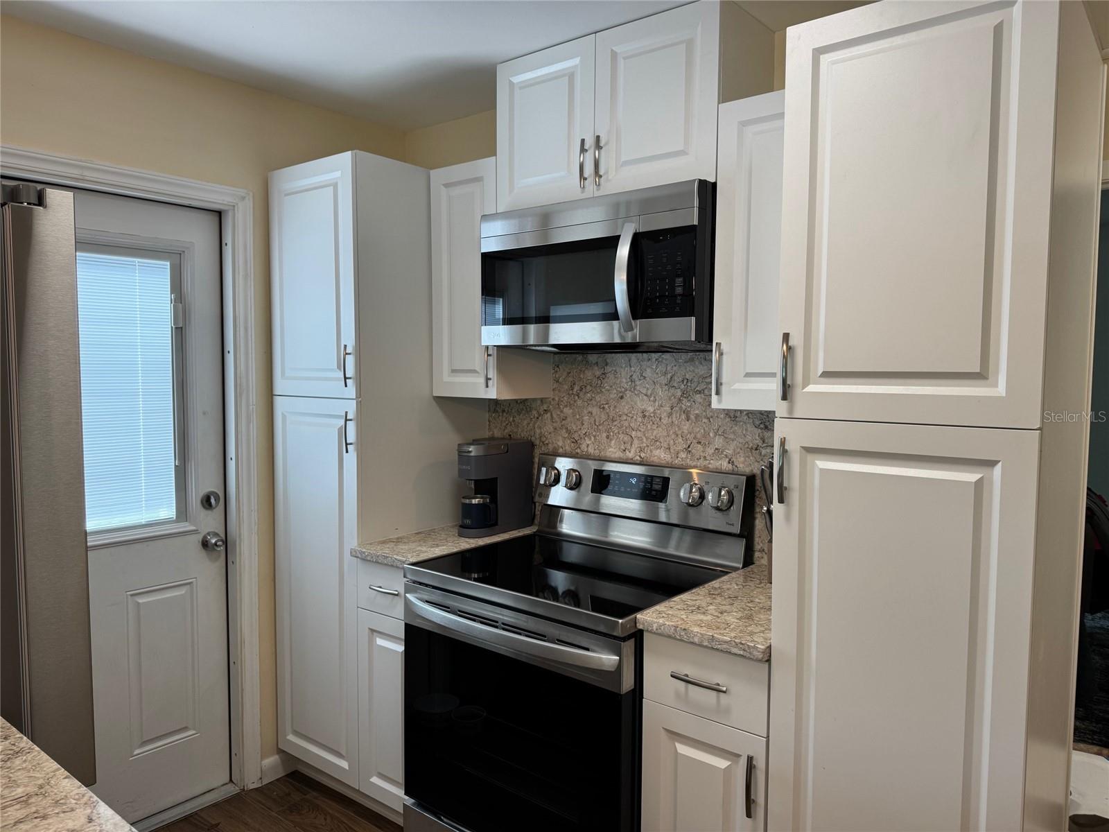 Image 4 of 16 For 1009 Sumner Boulevard C