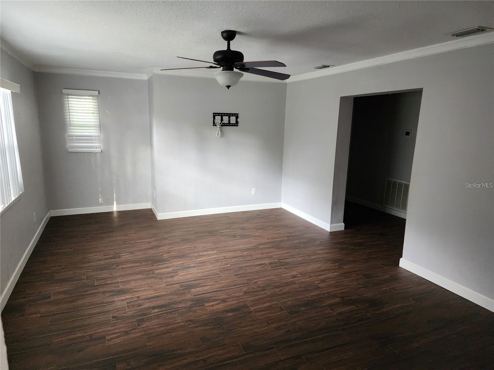 Listing photo id 8 for 11107 Riverview Drive