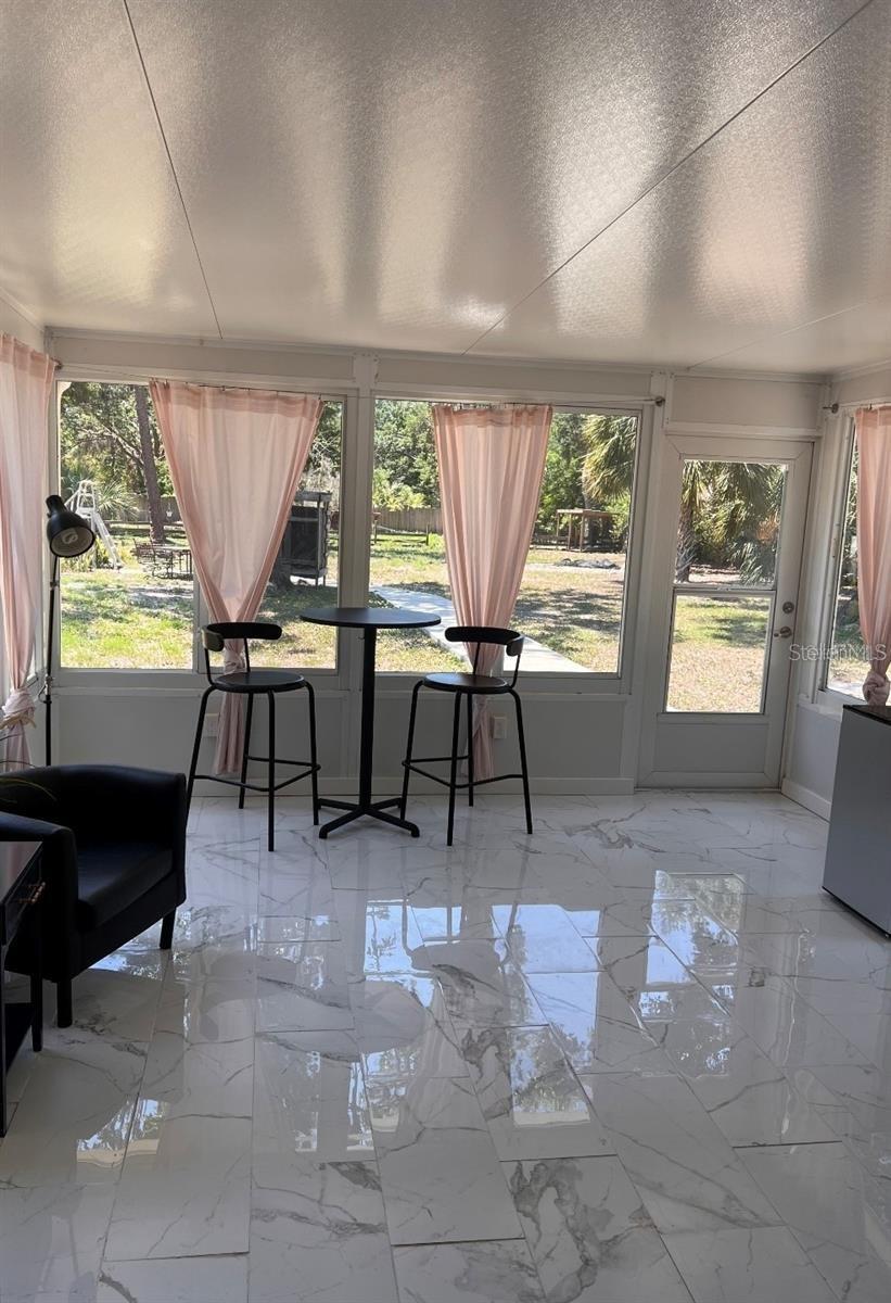 Listing photo id 14 for 11107 Riverview Drive