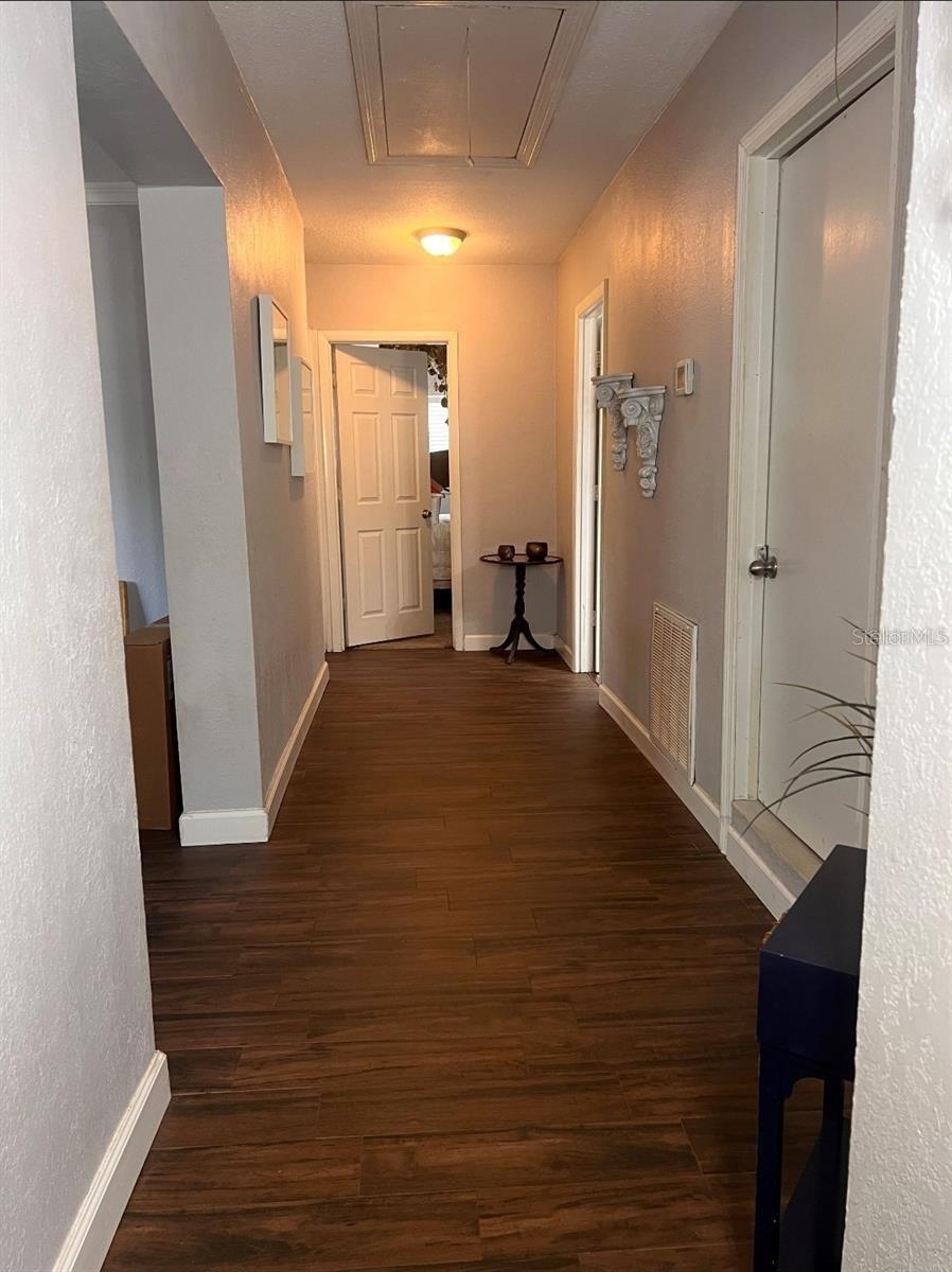 Listing photo id 15 for 11107 Riverview Drive