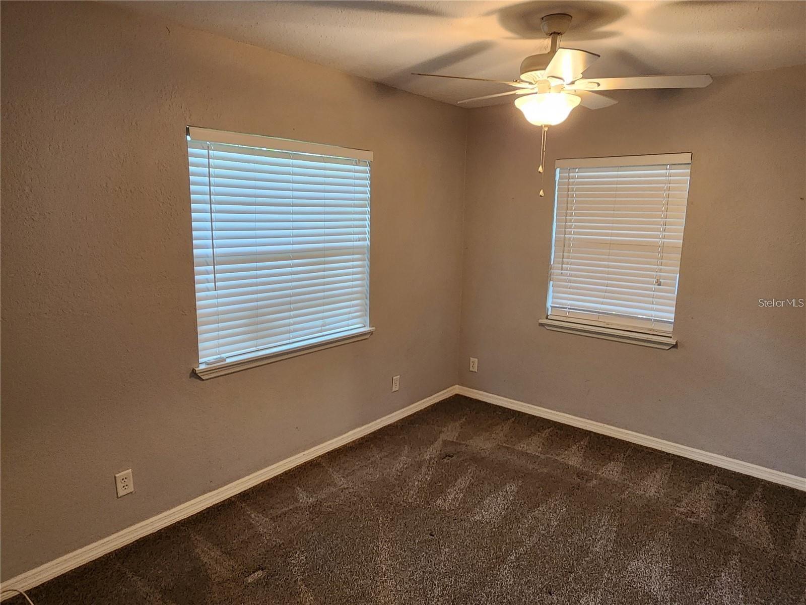 Listing photo id 18 for 11107 Riverview Drive