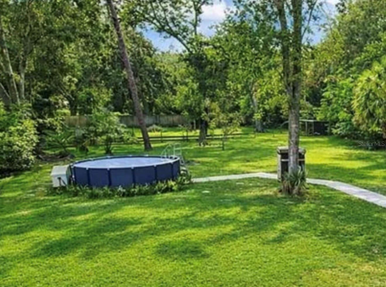 Listing photo id 2 for 11107 Riverview Drive