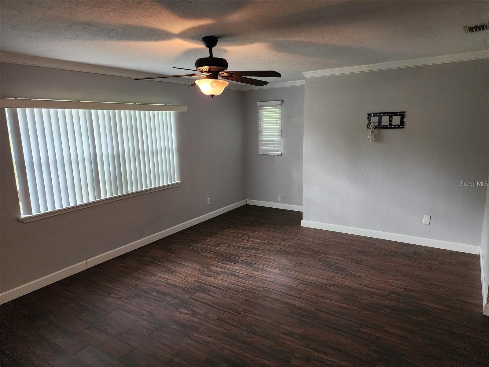 Listing photo id 6 for 11107 Riverview Drive