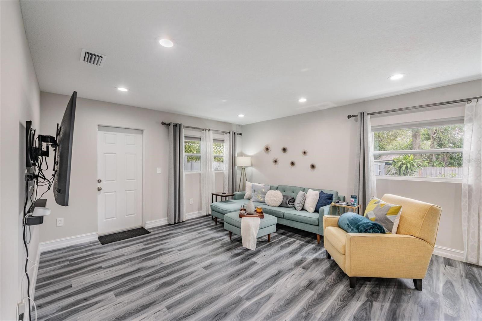 Image 10 of 37 For 7308 Dartmouth Avenue