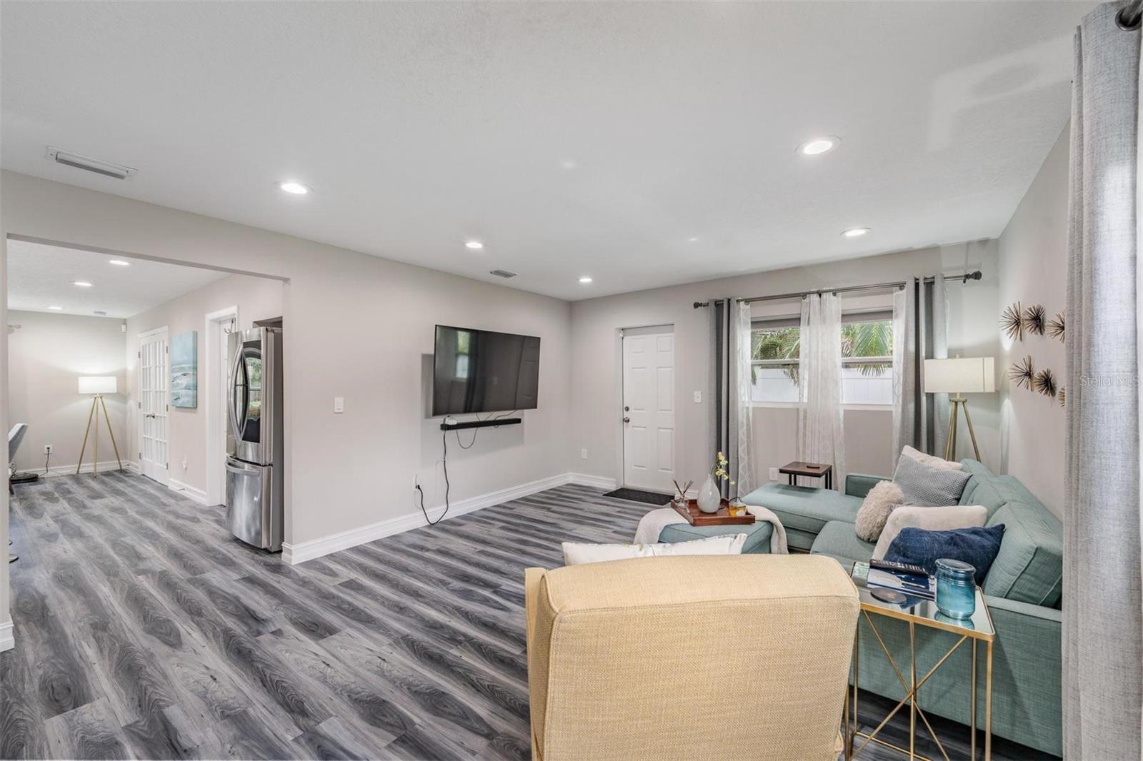 Image 11 of 37 For 7308 Dartmouth Avenue