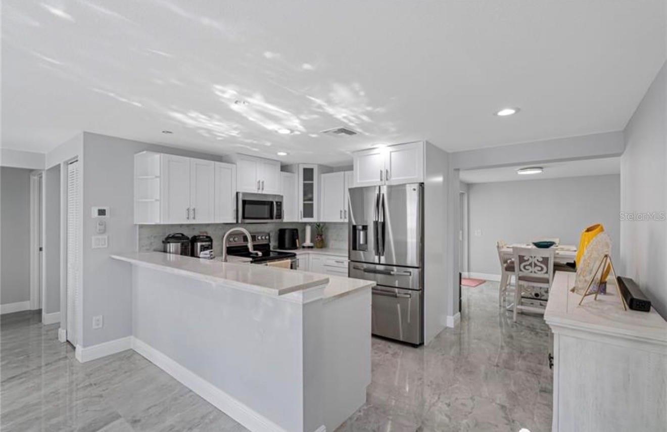 Image 5 of 10 For 2927 Henry Avenue