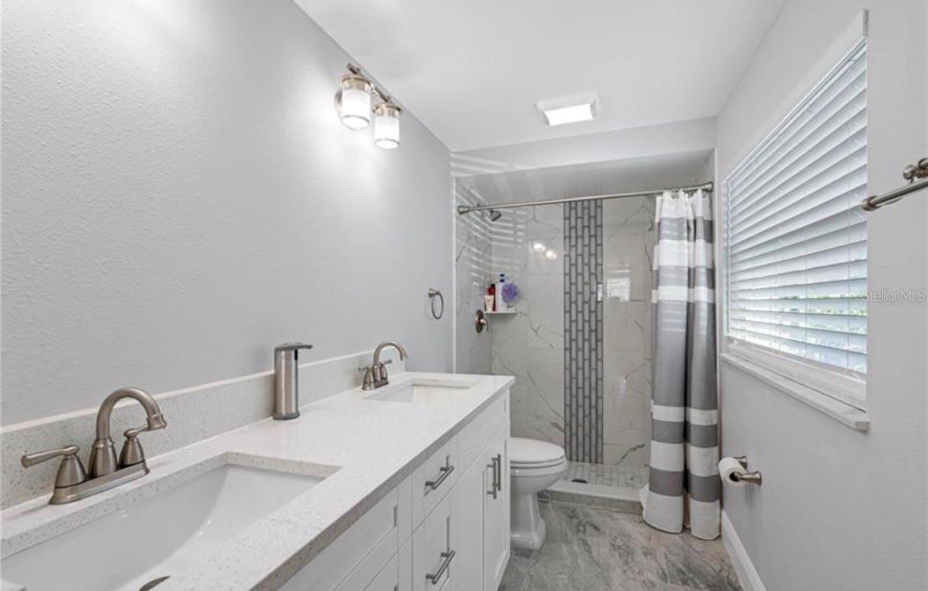 Image 8 of 10 For 2927 Henry Avenue