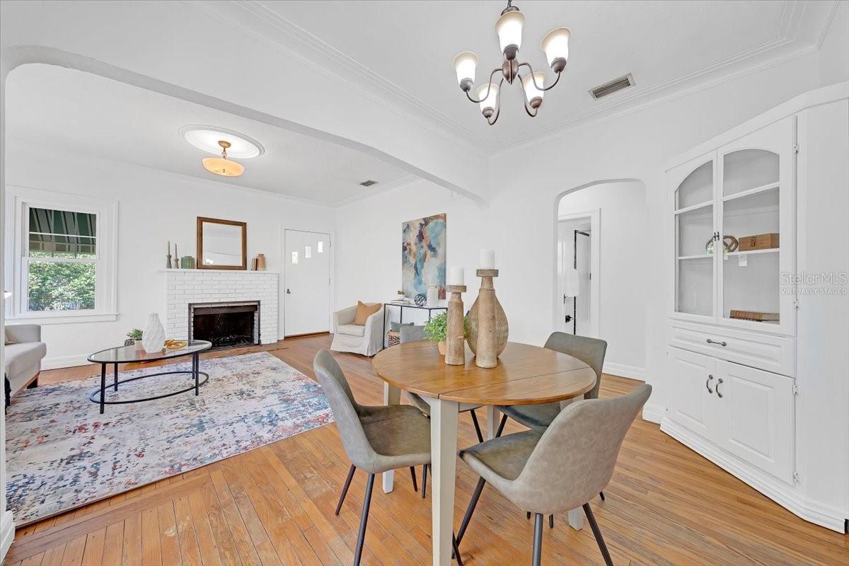 Image 13 of 44 For 943 Queen Street N