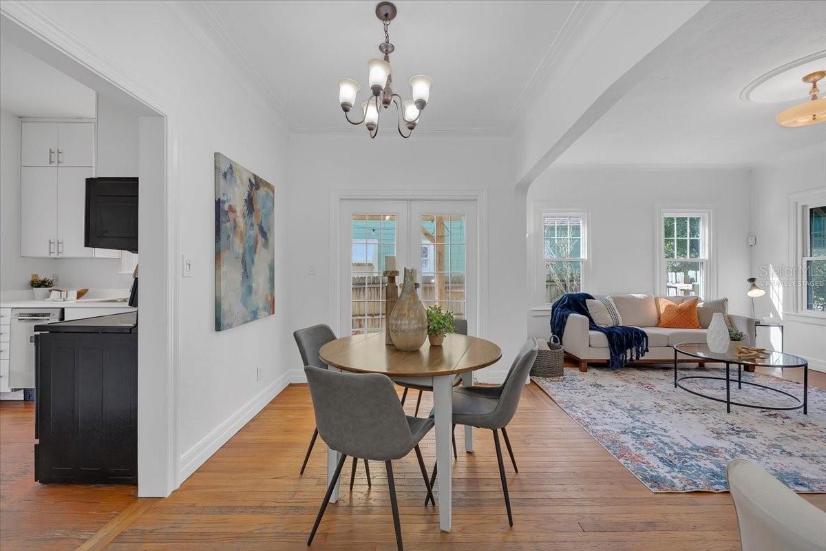 Image 15 of 44 For 943 Queen Street N