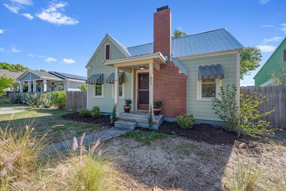 Image 2 of 44 For 943 Queen Street N