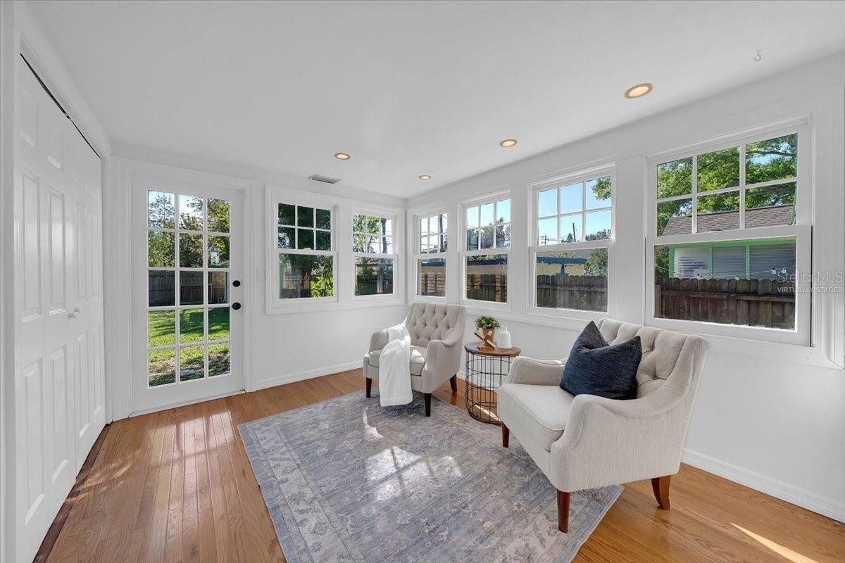 Image 20 of 44 For 943 Queen Street N