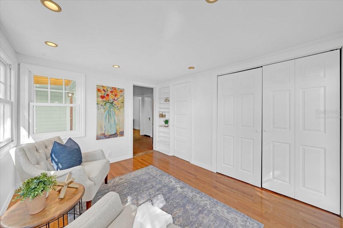 Image 22 of 44 For 943 Queen Street N