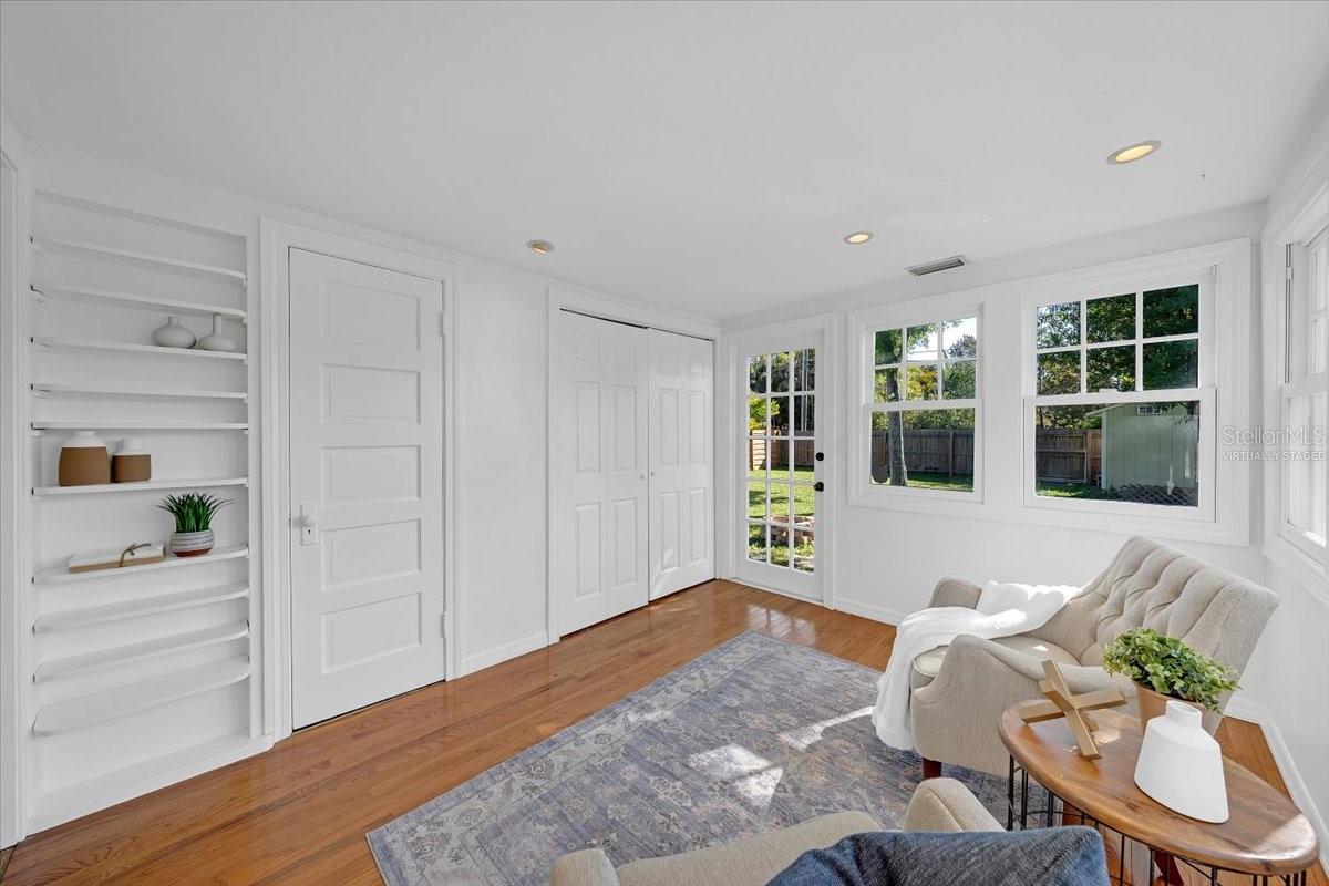 Image 23 of 44 For 943 Queen Street N