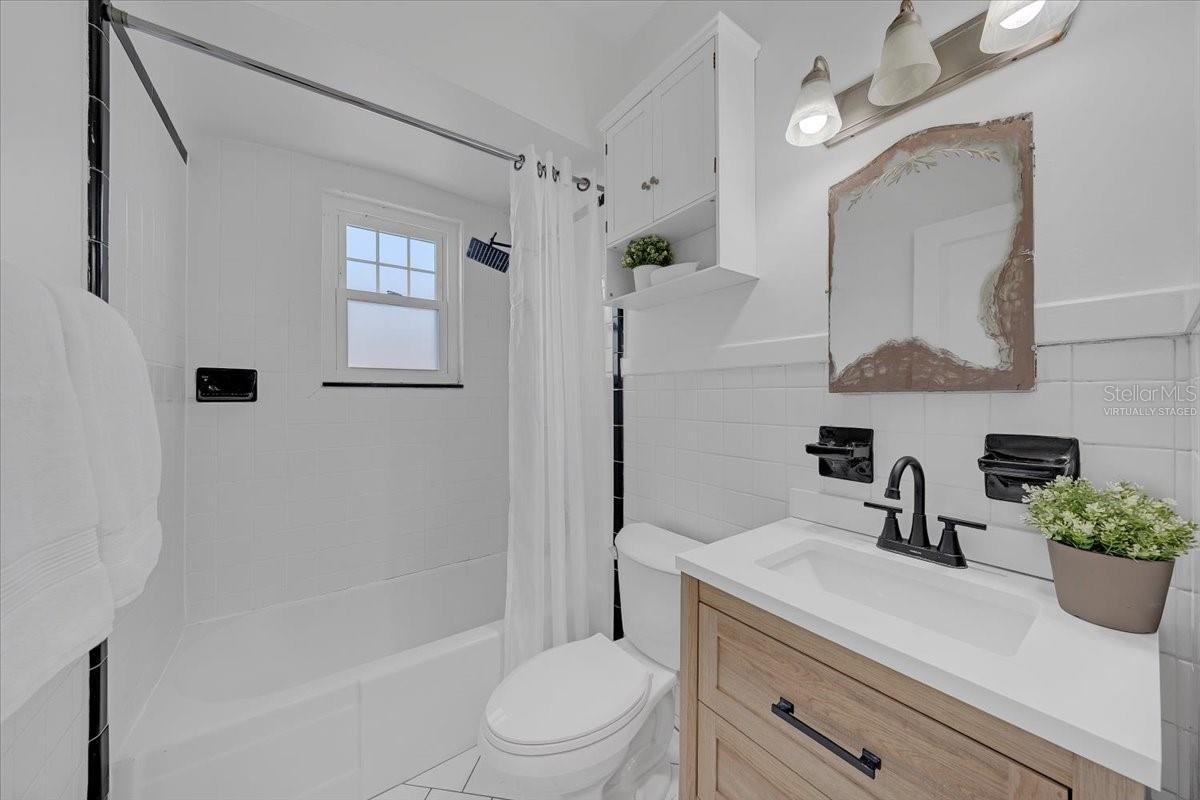 Image 29 of 44 For 943 Queen Street N