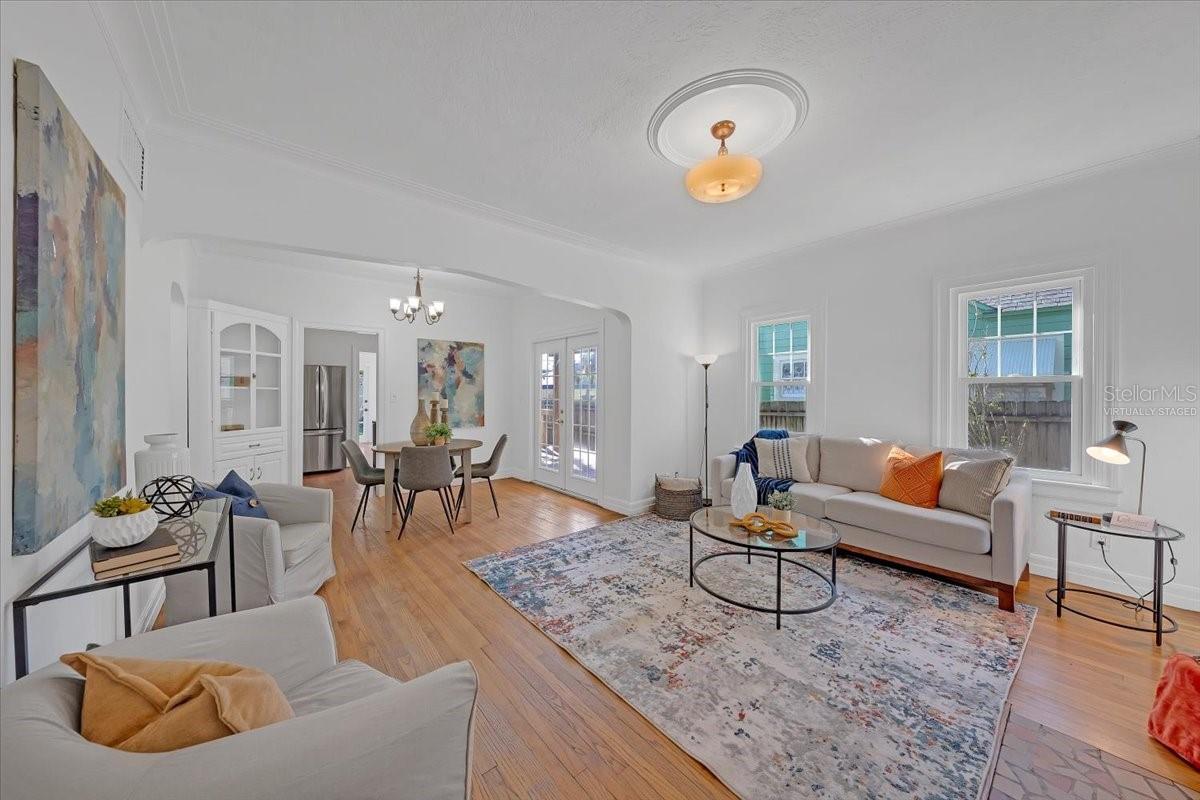 Image 3 of 44 For 943 Queen Street N