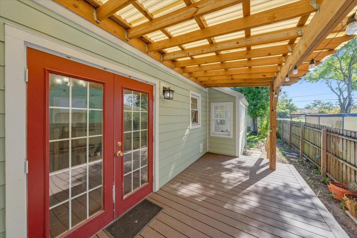 Image 31 of 44 For 943 Queen Street N