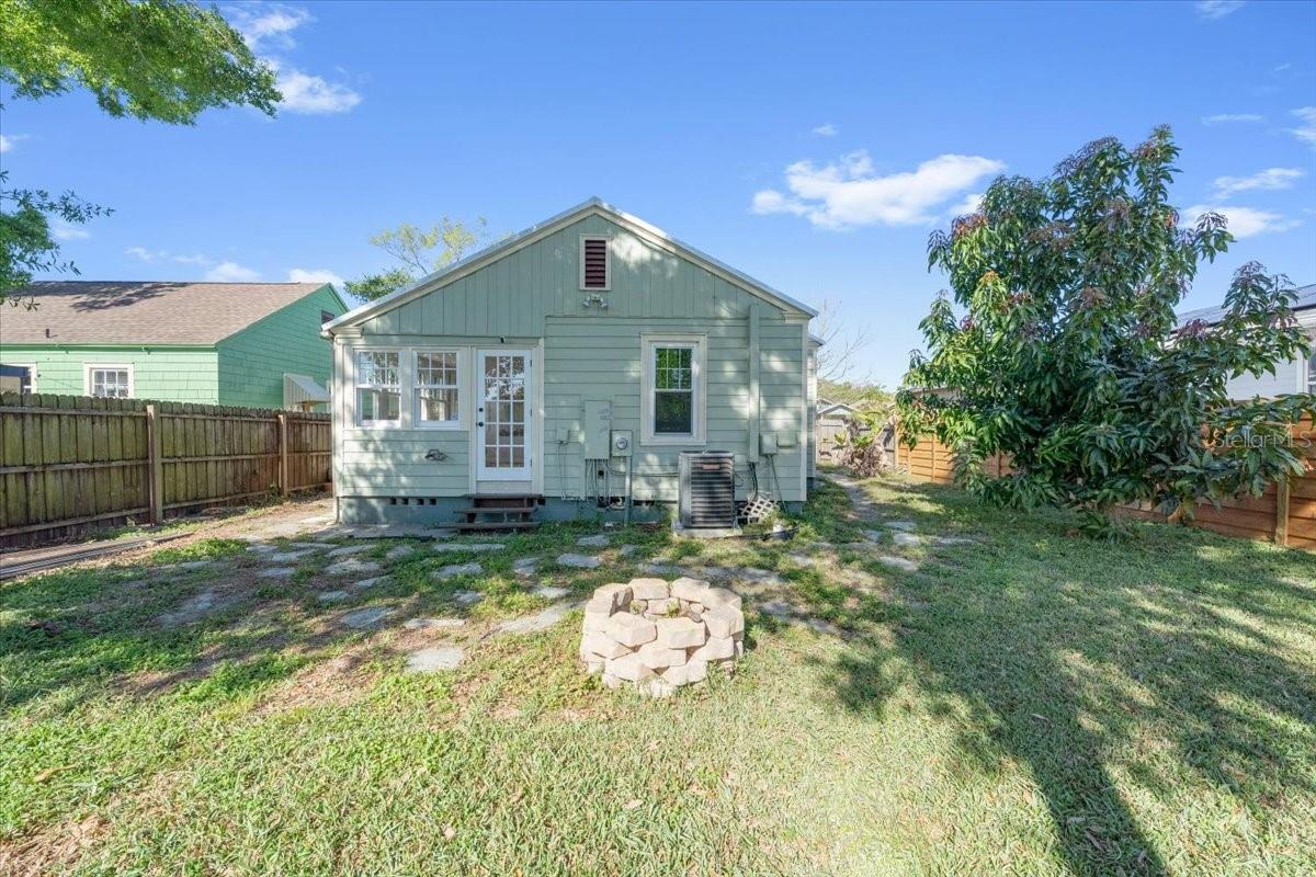 Image 36 of 44 For 943 Queen Street N