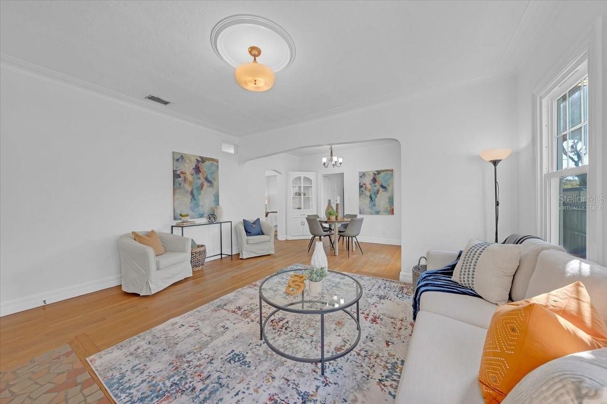 Image 5 of 44 For 943 Queen Street N