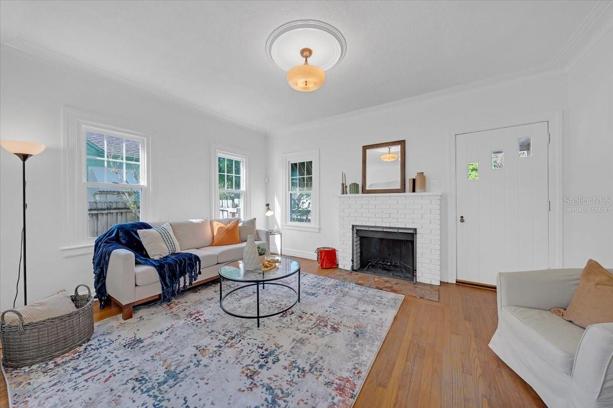 Image 8 of 44 For 943 Queen Street N