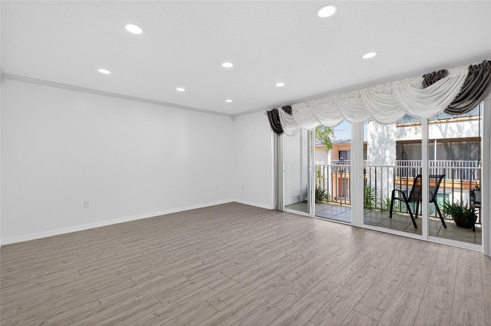 Image 15 of 55 For 657 99th Avenue N 202