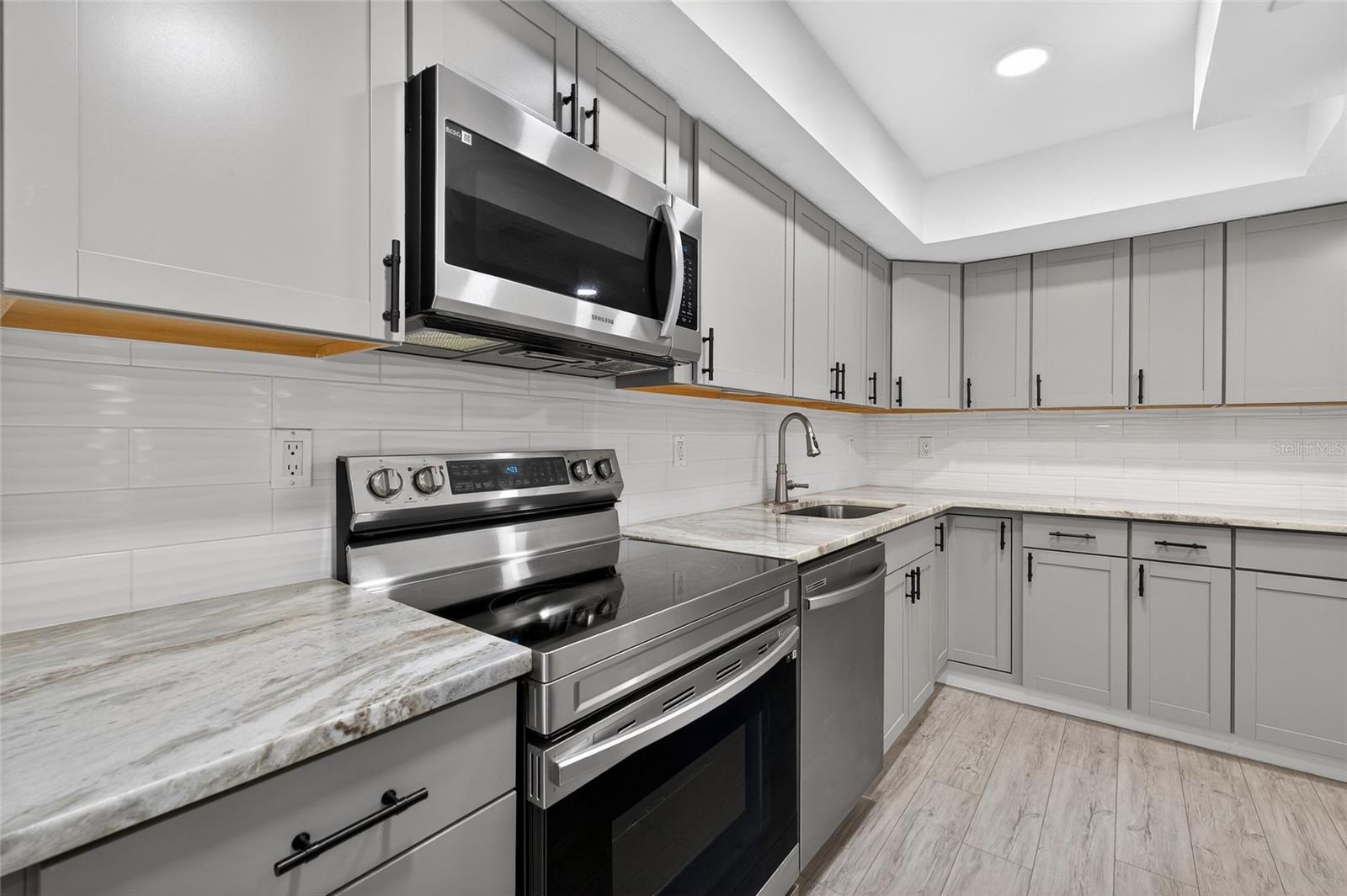 Image 22 of 55 For 657 99th Avenue N 202